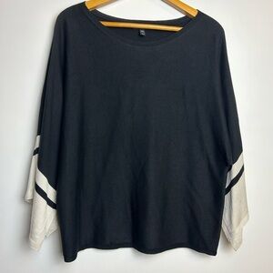 Eileen Fisher Black and White Crew Neck Sweater Sz M